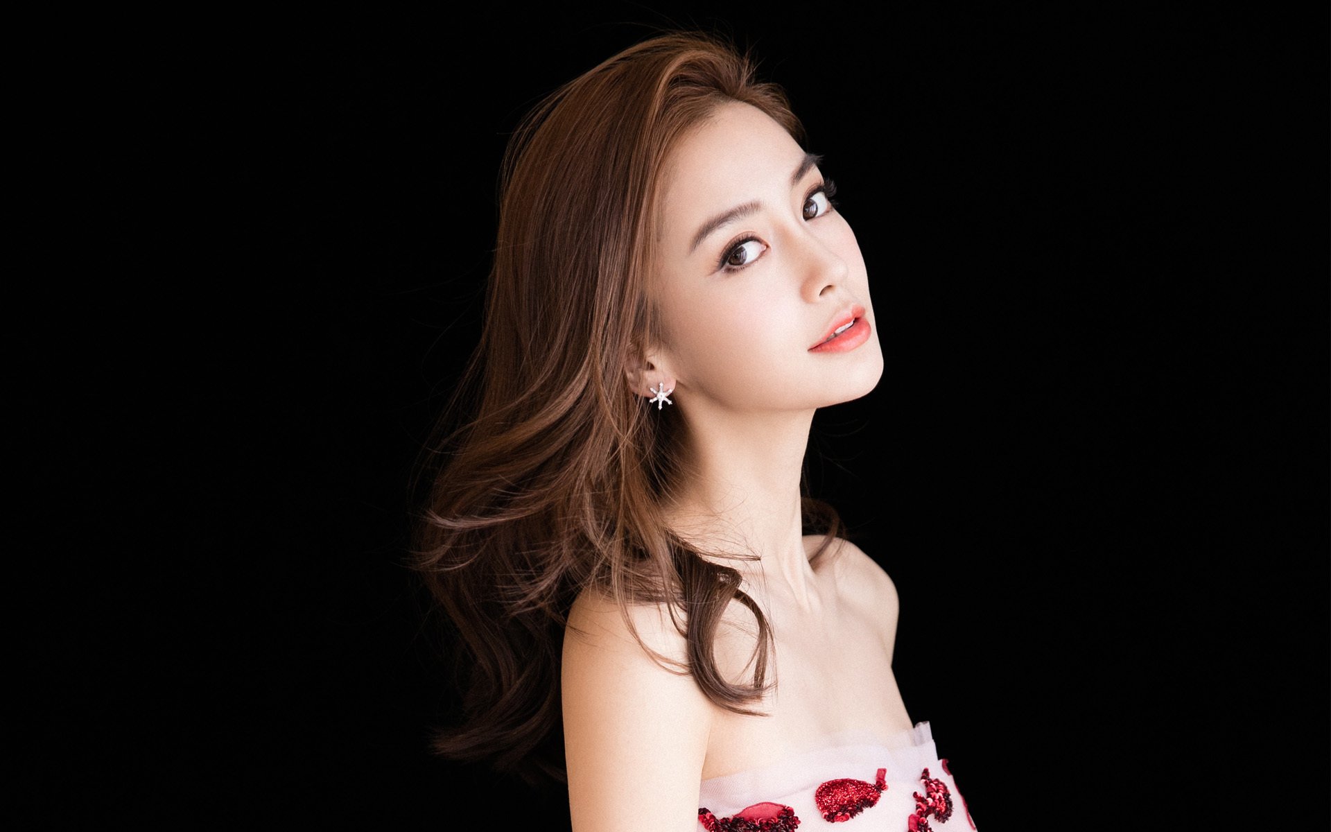 开云体育-上海海港主帅战术调整，上海海港队主教练是谁