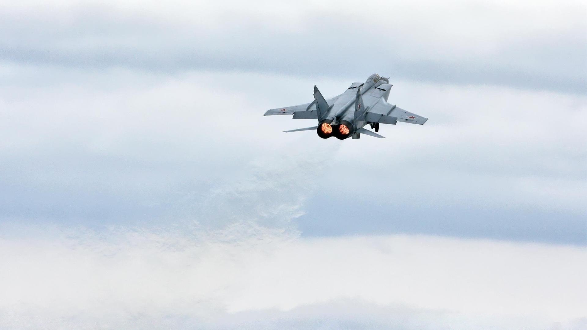 火力全开:黄蜂与老鹰的激战将吸引众多目光,老鹰黄蜂视频直播